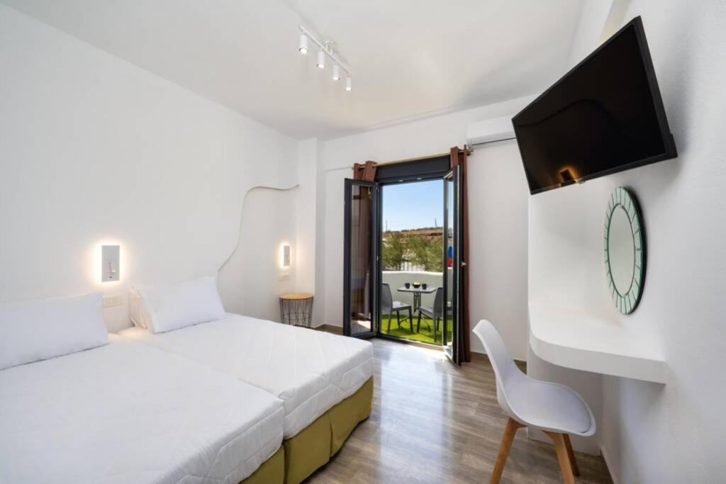 Christianna & George Luxury Hot Tub Apartment Fira  Extérieur photo