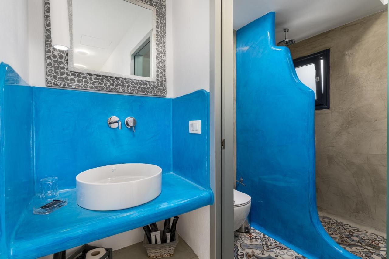 Christianna & George Luxury Hot Tub Apartment Fira  Extérieur photo