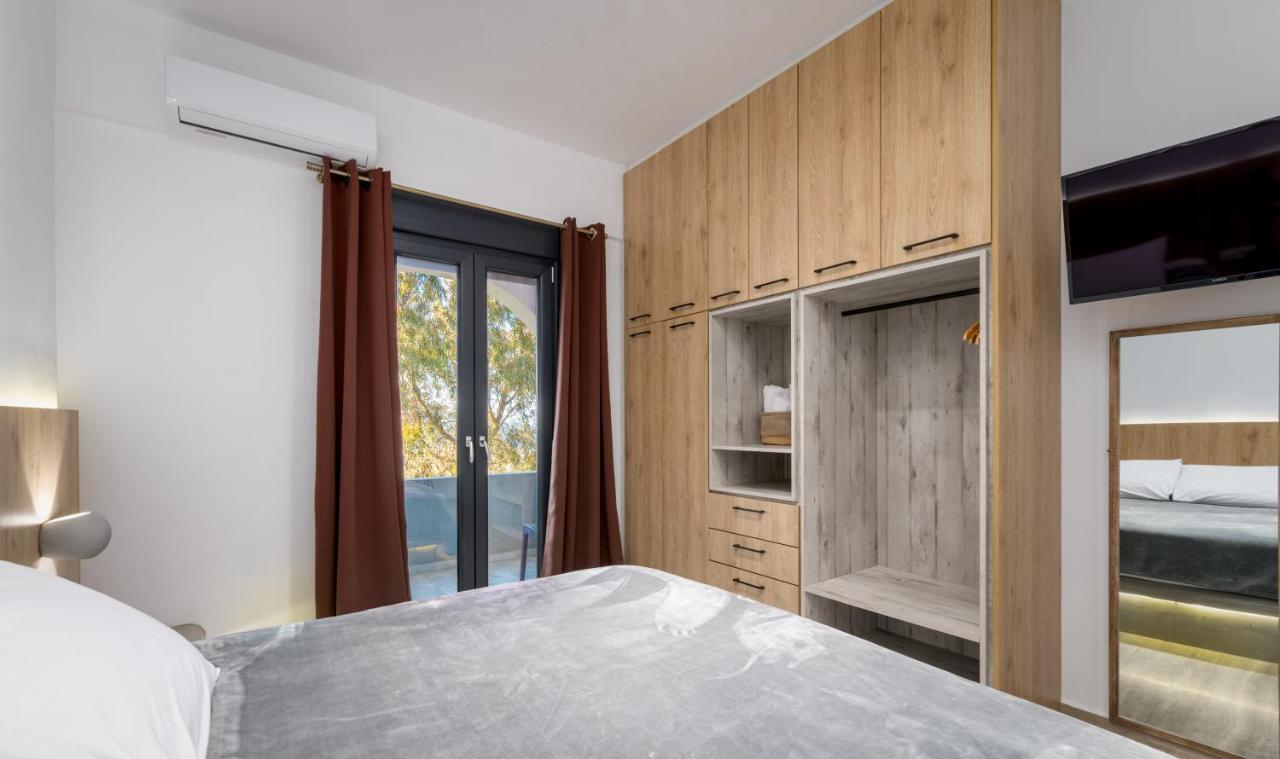 Christianna & George Luxury Hot Tub Apartment Fira  Extérieur photo
