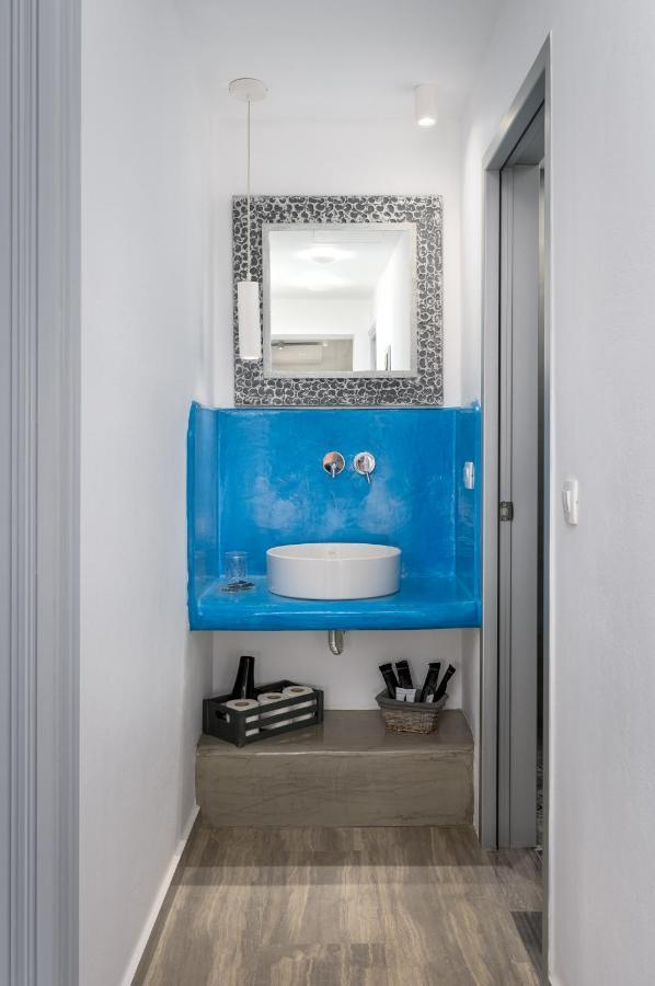 Christianna & George Luxury Hot Tub Apartment Fira  Extérieur photo